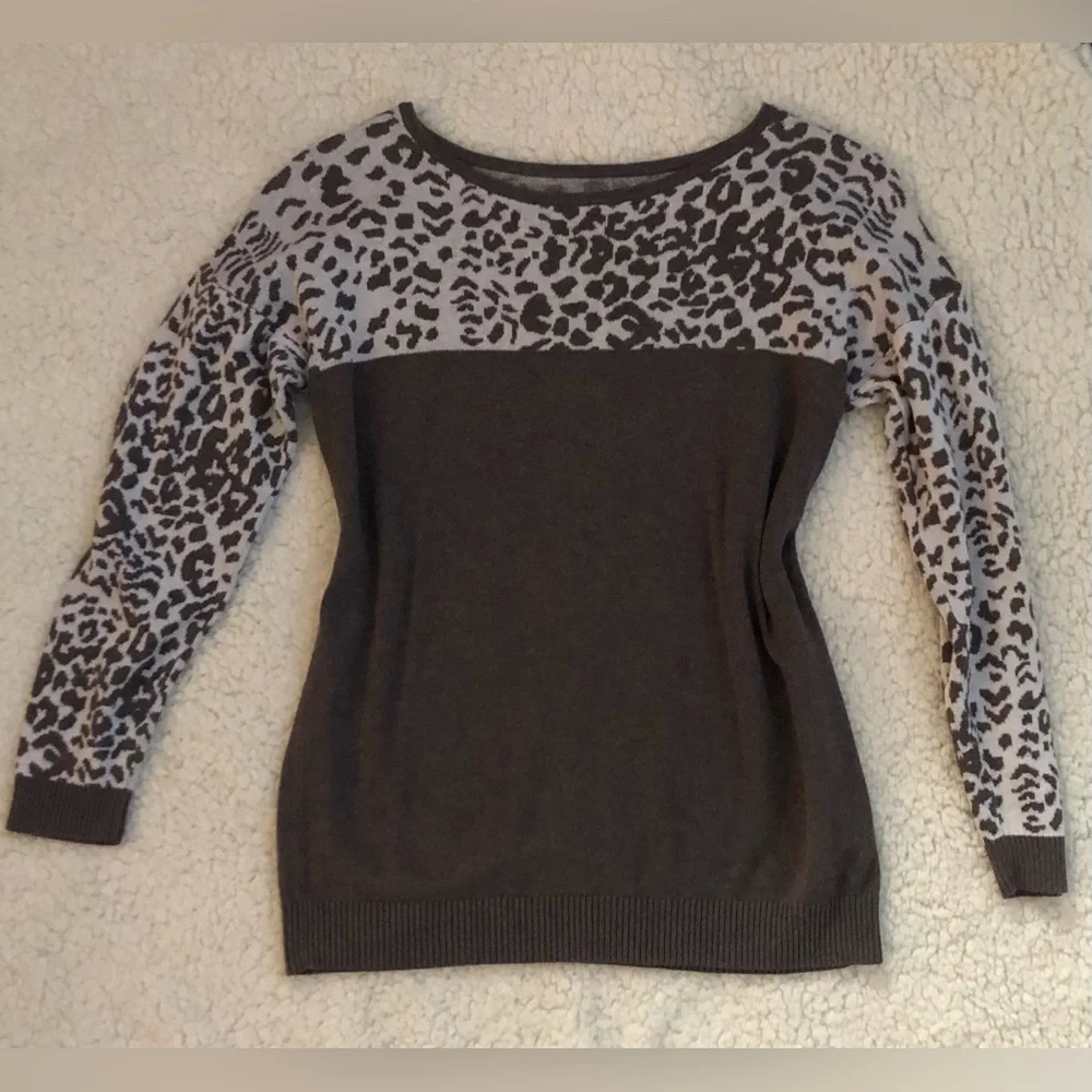 Sweater - Picture 1 of 1